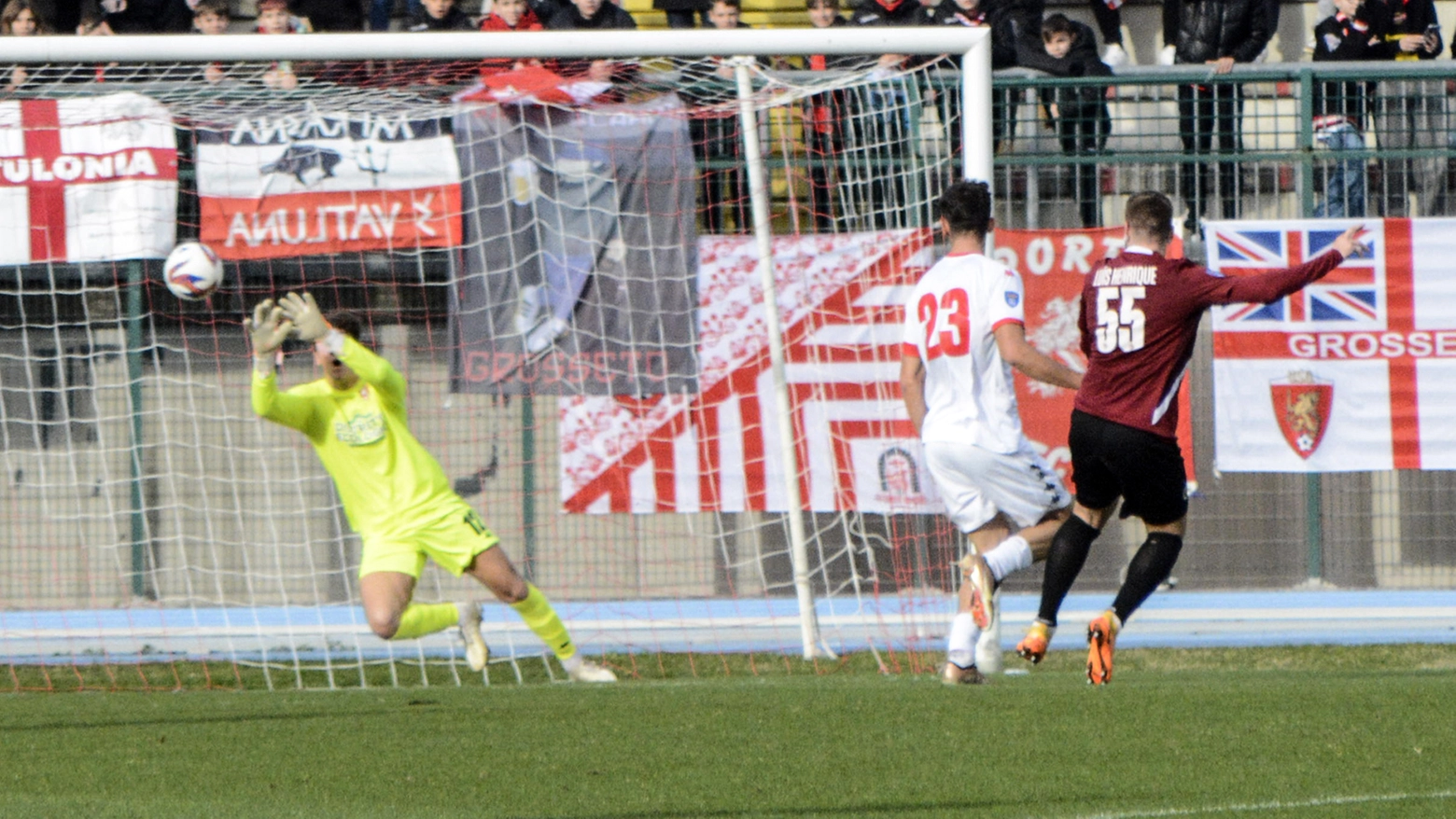 Il gol del Livorno (foto Aprili)