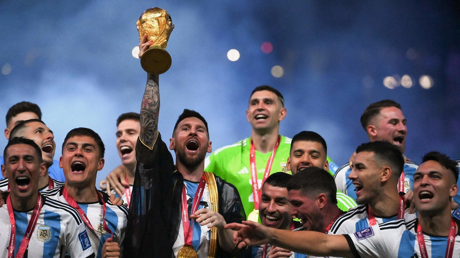 Per celebrare l’edizione del Centenario, la Fifa ha stabilito che tre gare saranno giocate in Argentina, Uruguay e Paraguay. Infantino: “In un mondo diviso, il calcio unisce”. L’Arabia Saudita annuncia la candidatura per il torneo del 2034