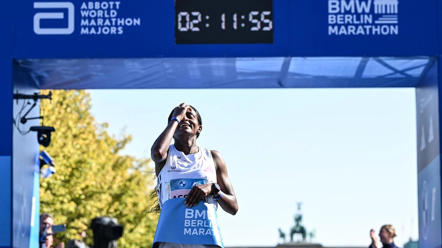 Maratona, etiope Assefa migliora di 2' record mondo donne
