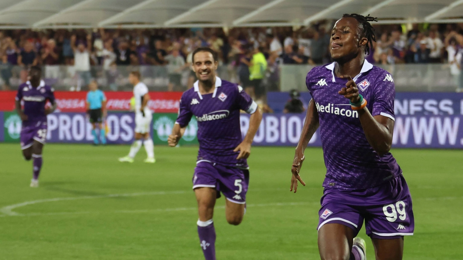 L'esultanza della Fiorentina