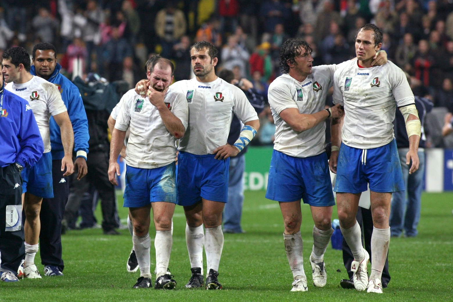 La grande delusione azzurra dopo sconfitta con la Scozia nella RWC 2007 a Saint Etienne. Nella foto Troncon, Ongaro, Mauro Bergamasco e Parisse (Diego Forti)
