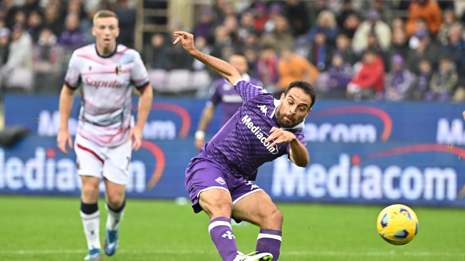 Il gol di Bonaventura in Fiorentina-Bologna 2-1  nella sfida di campionato (Fotocronache Germogli)