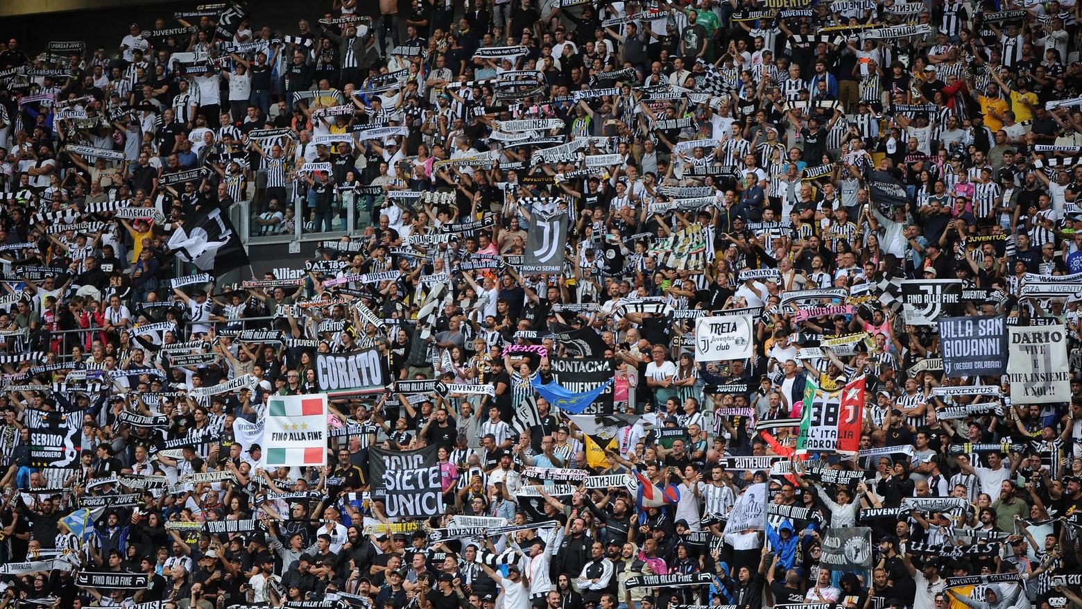 Tifosi della Juventus (Ansa)