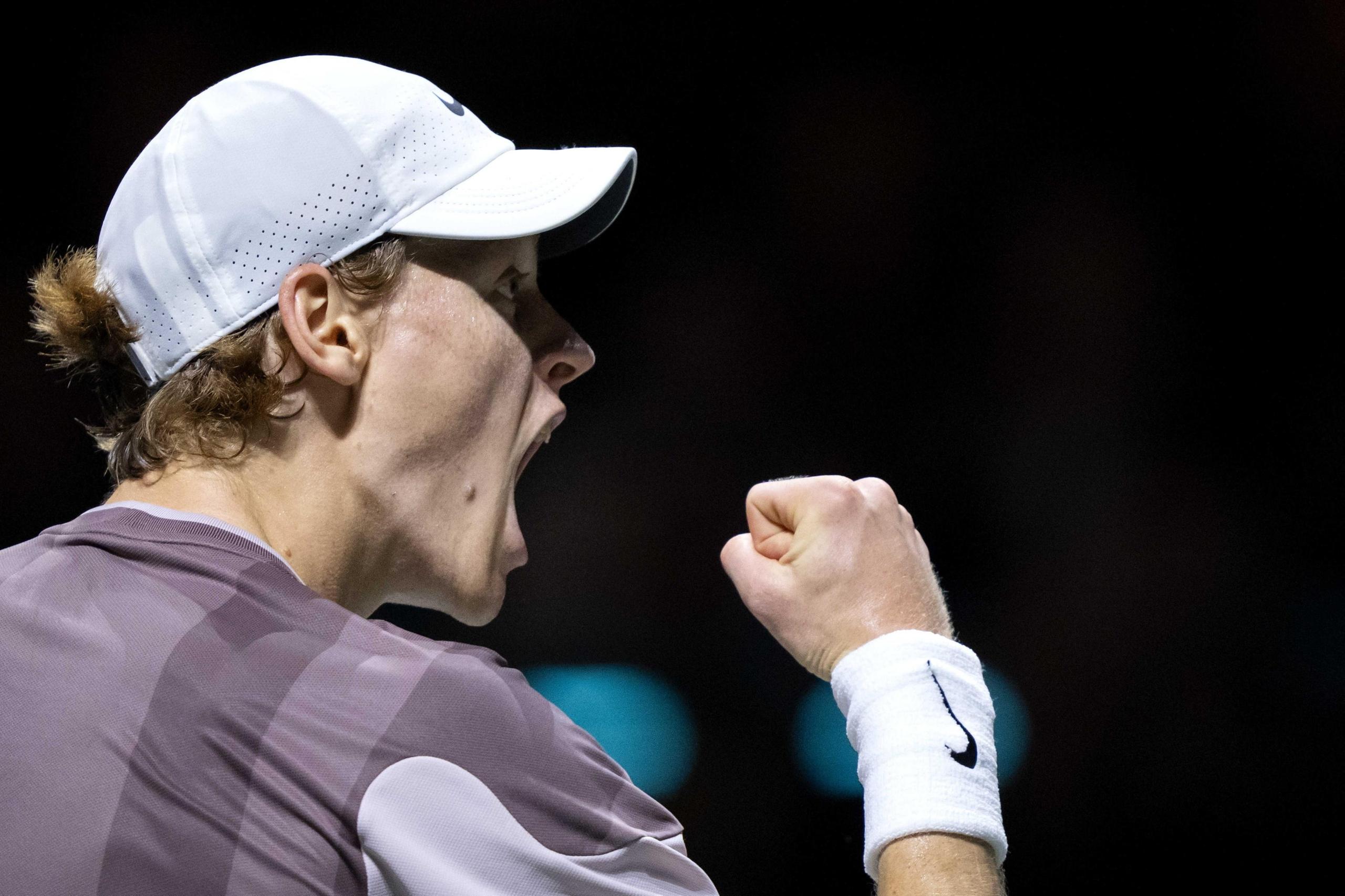 Sinner vince l'Atp di Rotterdam contro un De Minaur indiavolato: è numero 3  del mondo