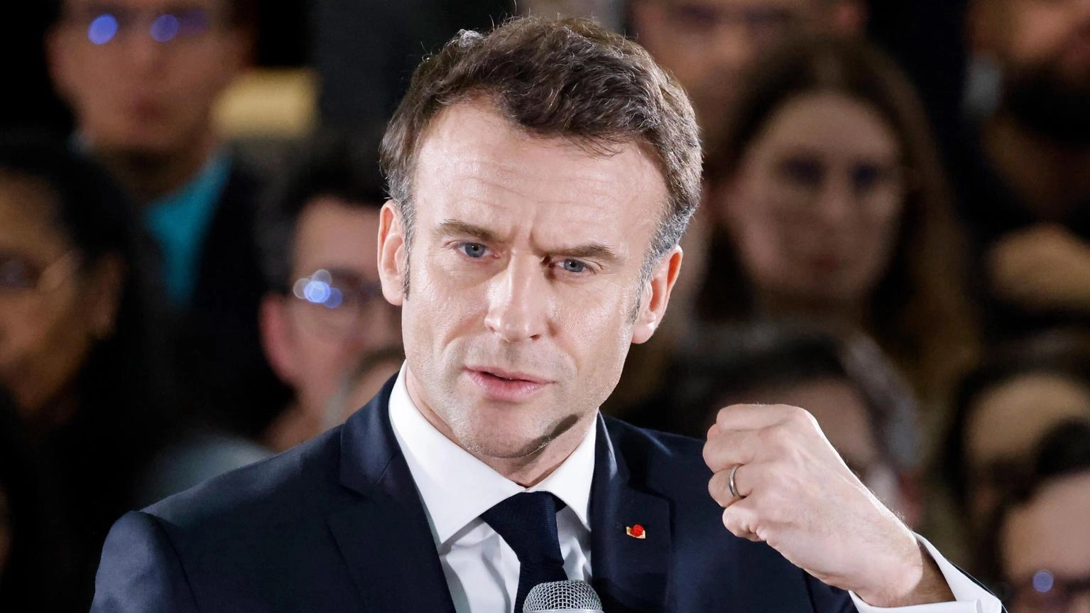 Macron, "Bandiera Russa non sarà presente a Parigi 2024"