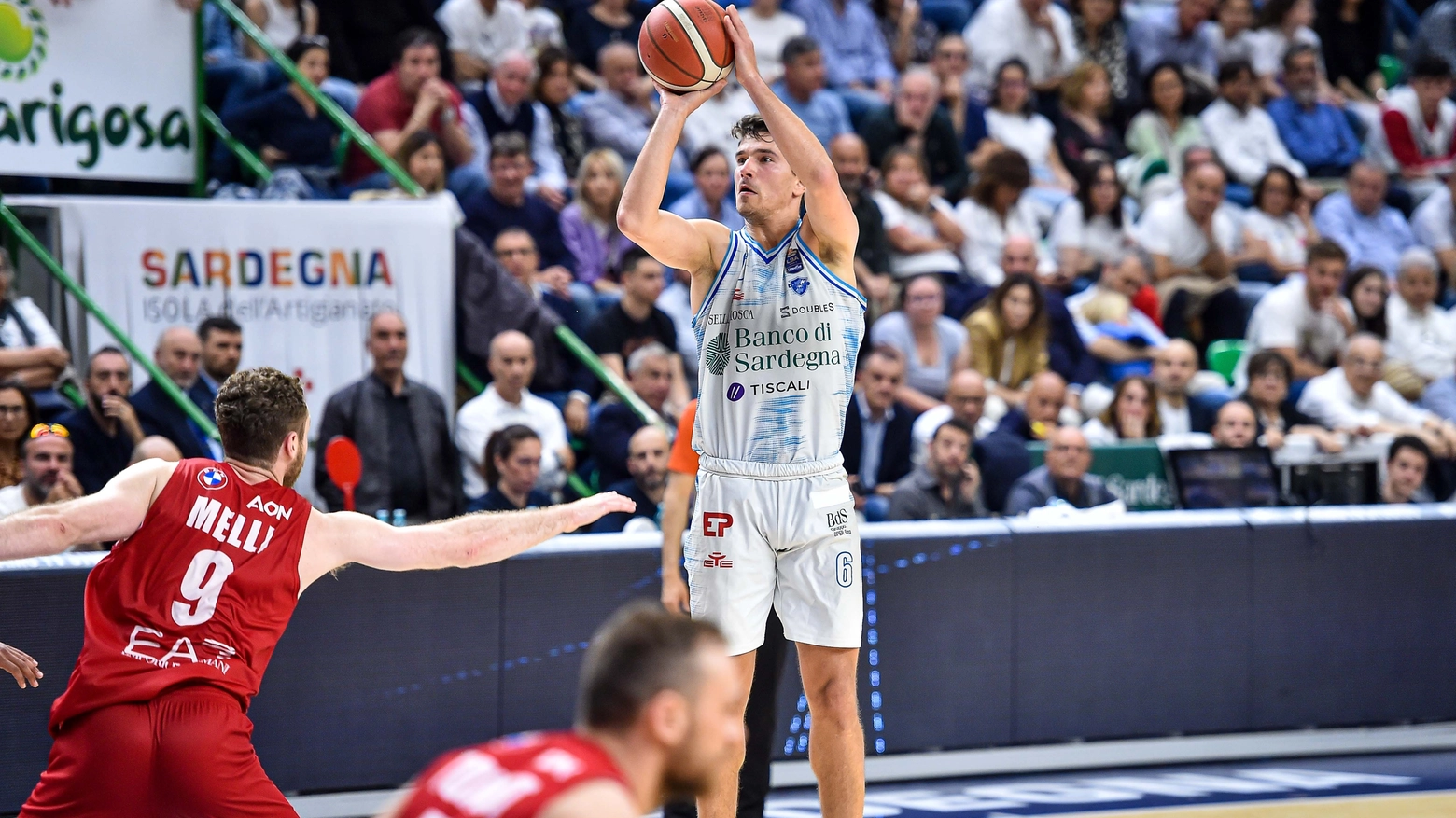 Basket: Sassari battuta, Milano in finale scudetto
