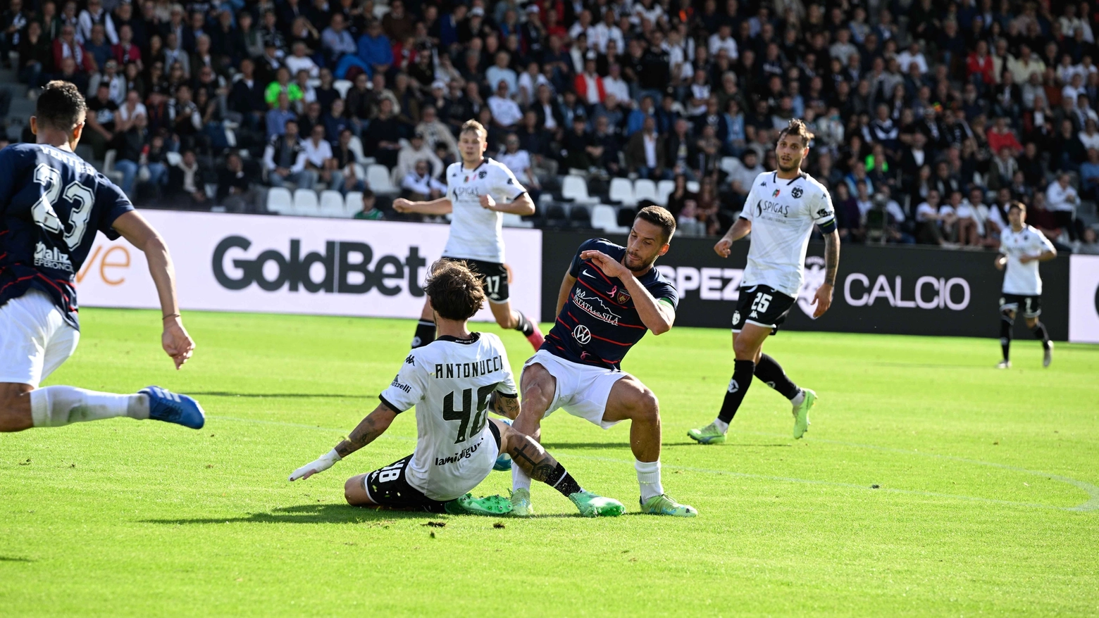 Spezia-Cosenza, un momento della partita (Foto Frascatore)