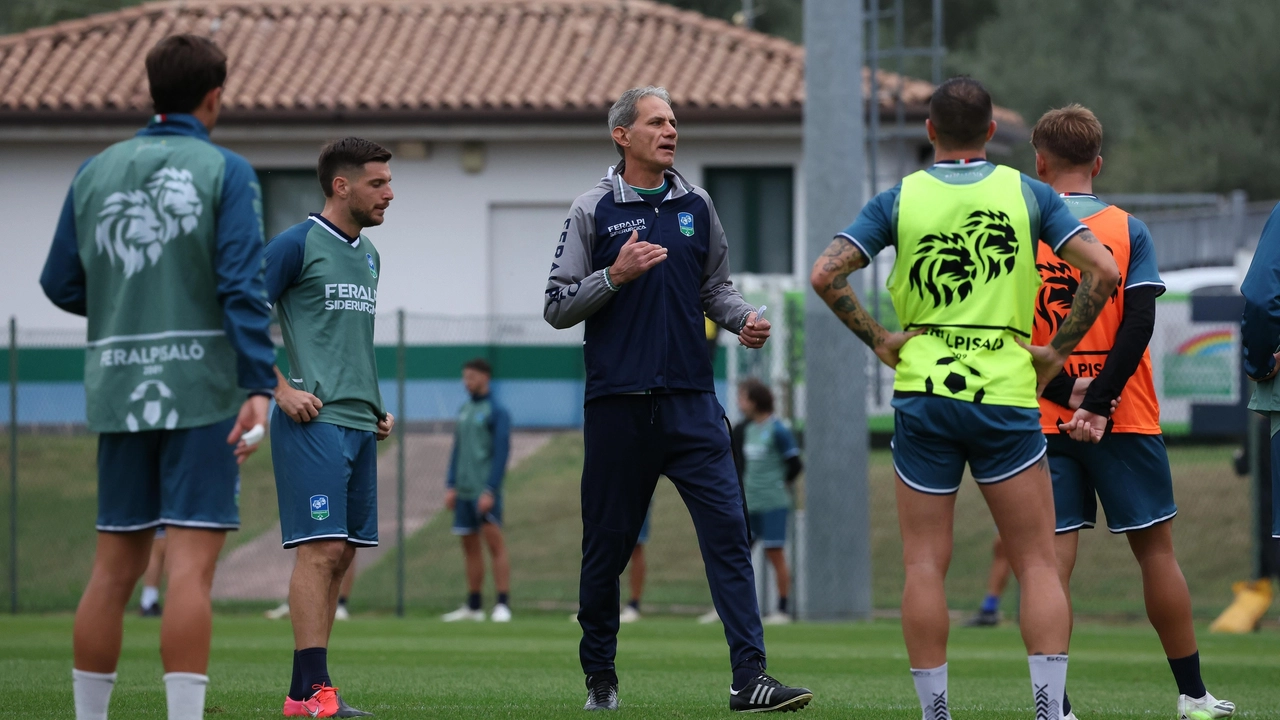 A Piacenza la squadra gardesana aprirà il nuovo ciclo tecnico ospitando la rivale diretta nella lotta per la salvezza. Ecco le probabili formazioni e dove guardarla in tv