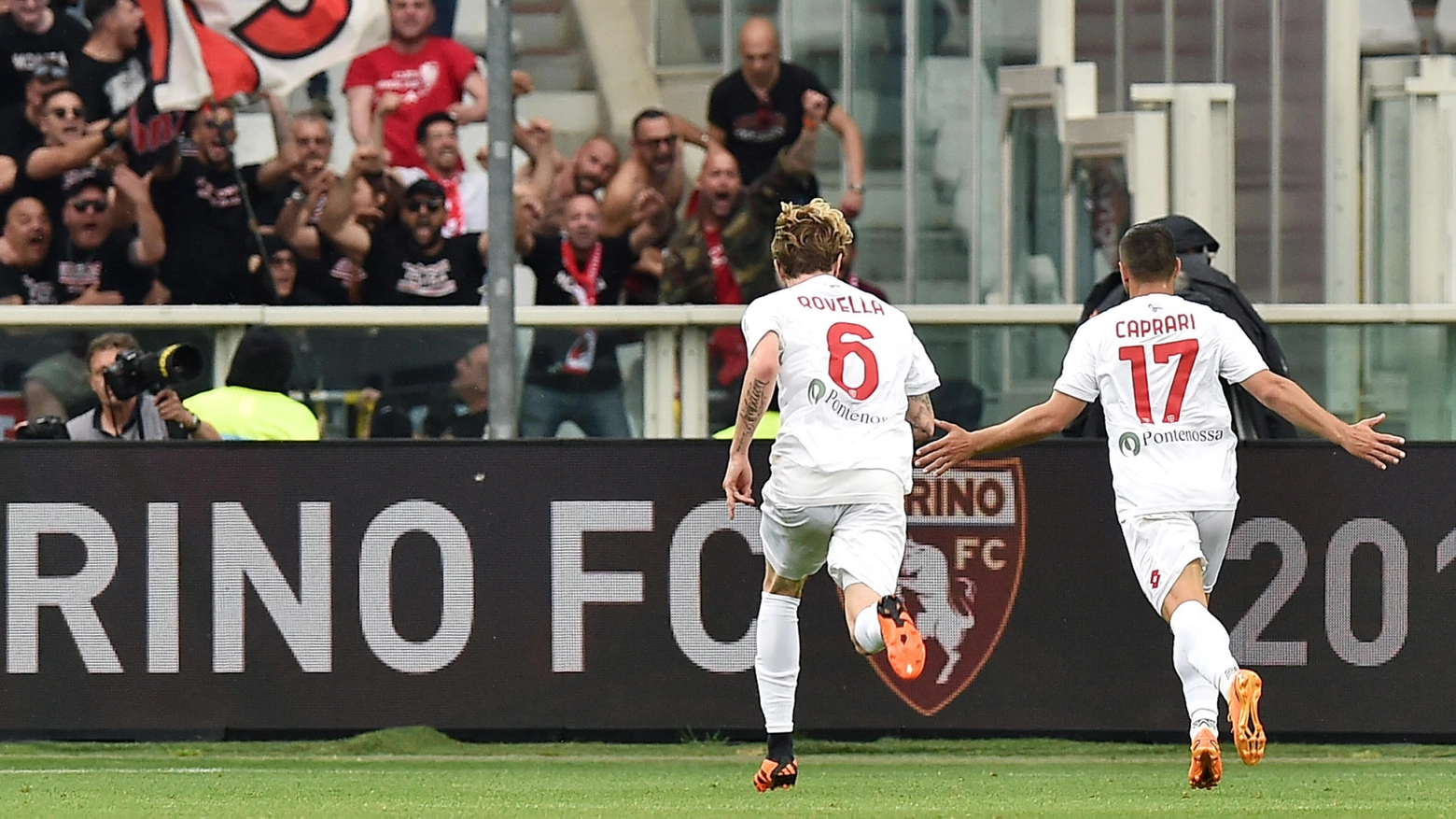 Caprari festeggia dopo il gol al Torino