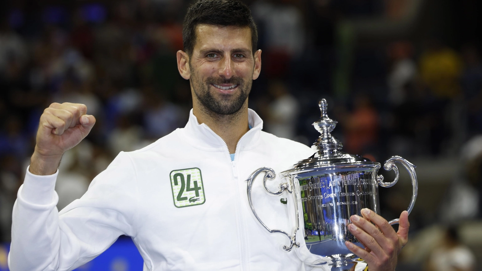 Novak Djokovic con il trofeo degli Us Open