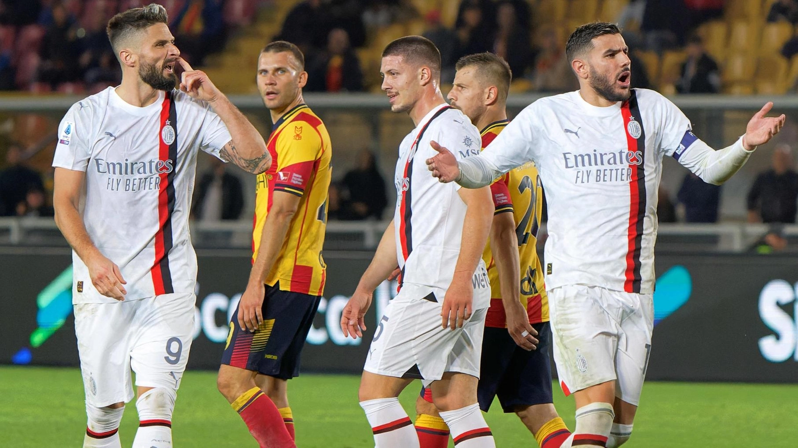 La protesta costata a Giroud il cartellino rosso durante il match contro il Lecce