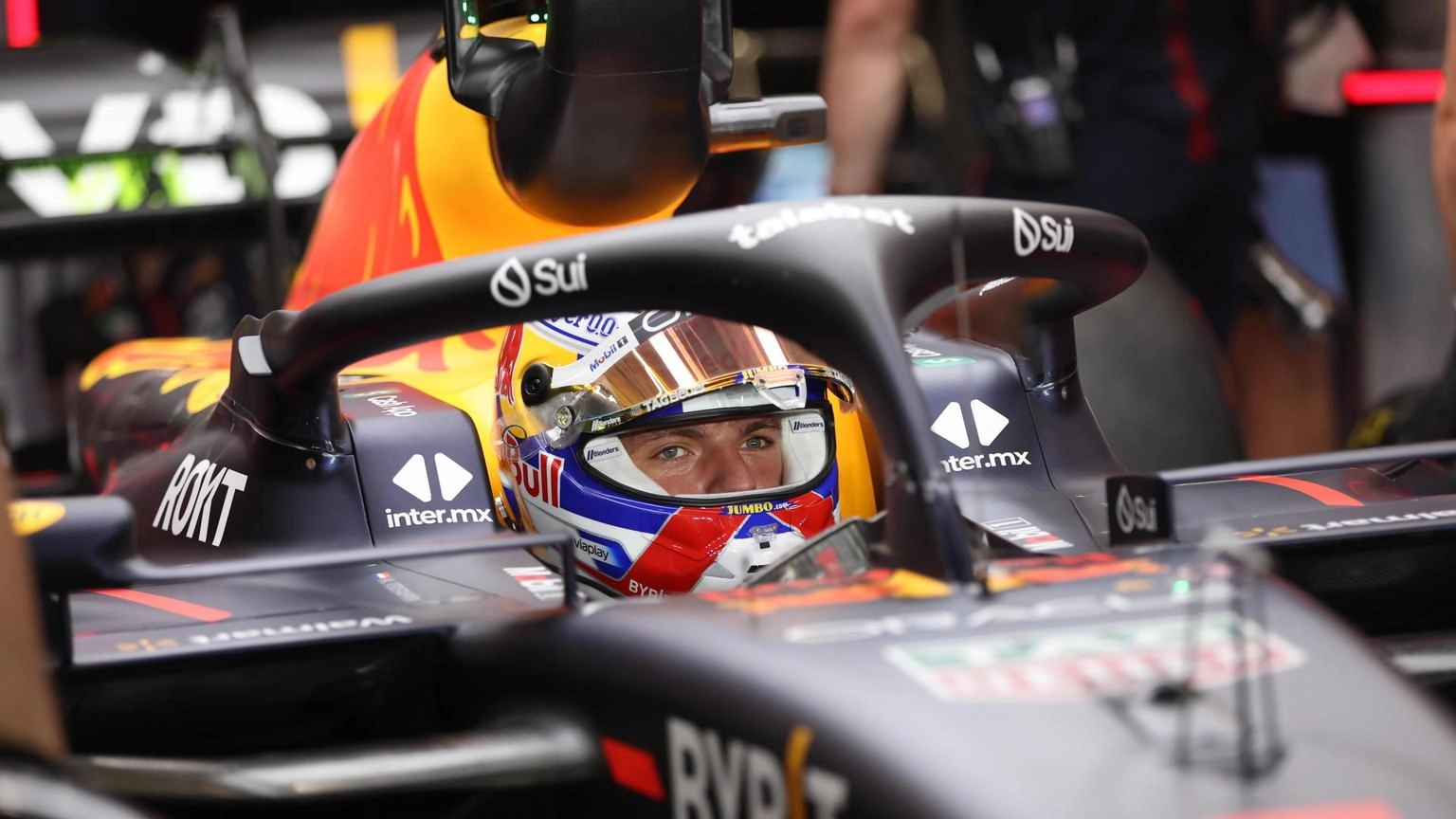 F1: cancellati tempi della McLaren, pole Verstappen, Leclerc 5/o