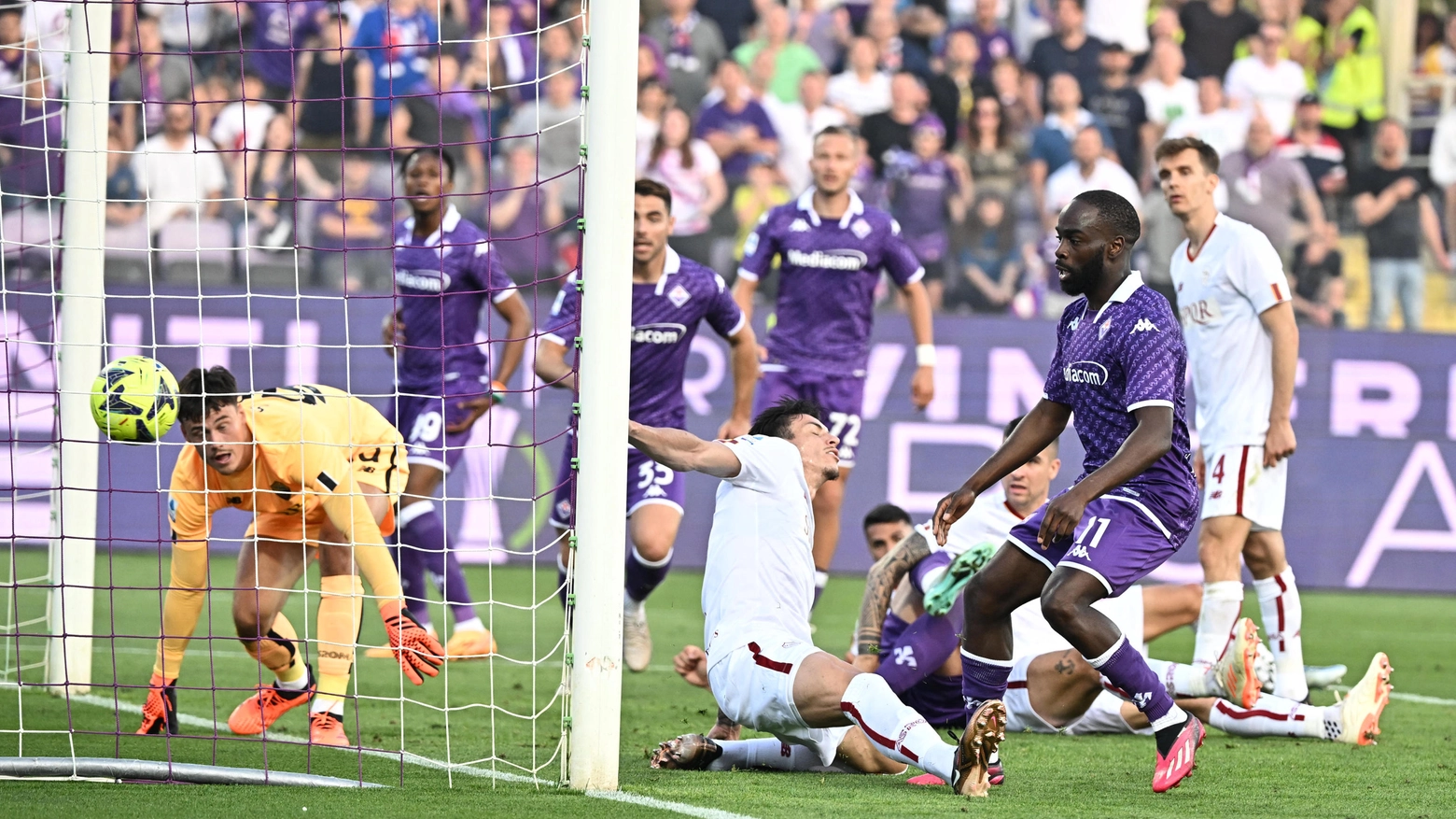 Fiorentina-Roma 2-1: Jovic e Ikoné ribaltano il vantaggio di El Shaarawy