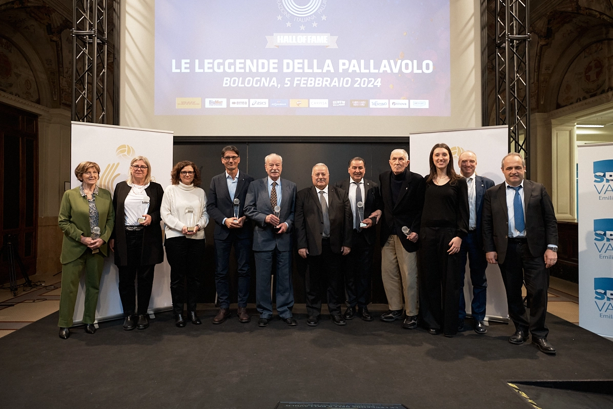 I premiati della Hall of Fame con il presidente della Fipav Manfredi e Manghi (Regione)