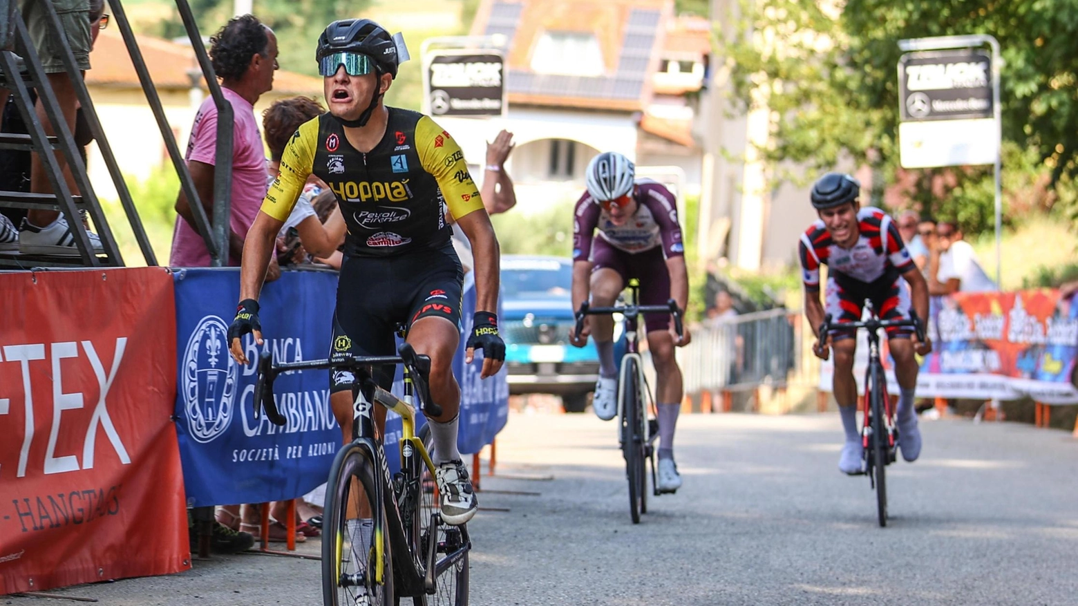 Il ciclista valdarnese Matteo Regnanti vince il Gran Premio Emmetex a Corniola dopo una gara selettiva con soli 23 arrivati su 94 partenti.