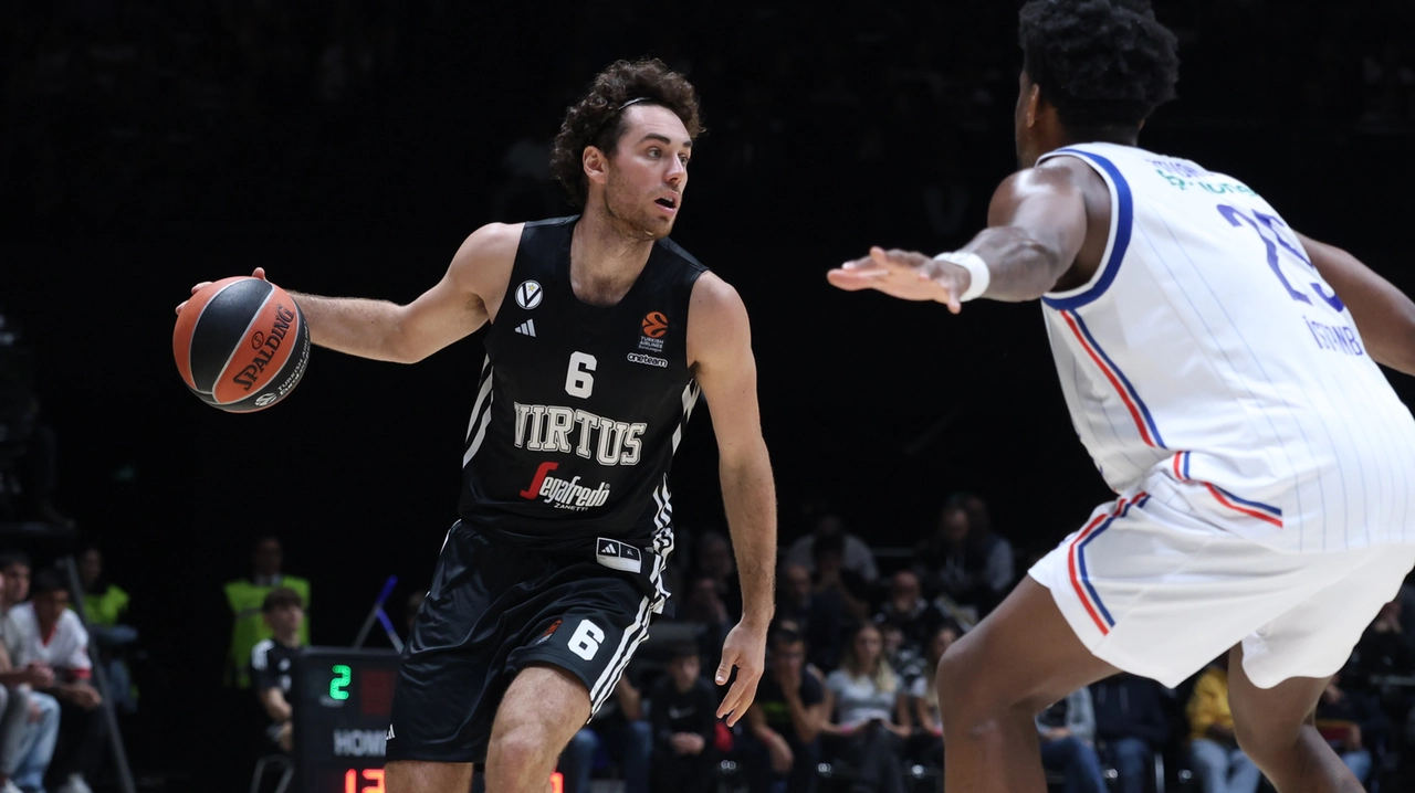 Alessandro Pajola (Virtus Bologna) durante la partita contro l'Efes Istanbul