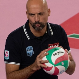 Volley serie A2 donne: match molto lungo e ricco di emozioni. Non bastano i 22 punti della Ravazzolo per piegare le padrone di casa. Alla Clai di Caliendo manca lo spunto finale