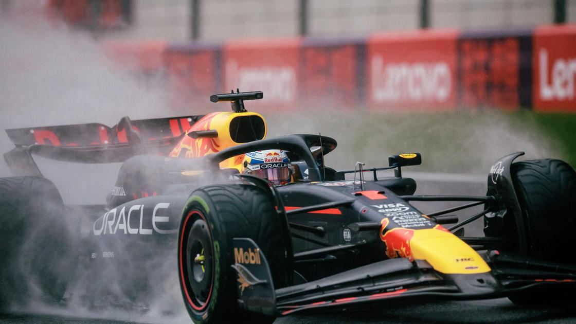 F1 Gp Cina: Verstappen domina la Sprint Race davanti a Hamilton, Ferrari quarta e quinta