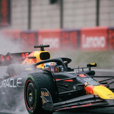 F1 Gp Cina: Verstappen domina la Sprint Race davanti a Hamilton, Ferrari quarta e quinta