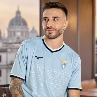 Calcio: la Lazio svela maglia "home" per la stagione 2024-'25