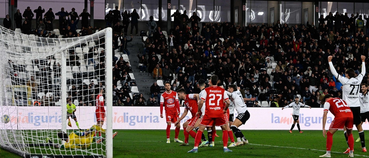 Lo Spezia si salva all’ultimo tuffo. Falcinelli evita il primo ko al Picco. Mantova avanti con Debenedetti. Il ’muro’ virgiliano cade nel finale