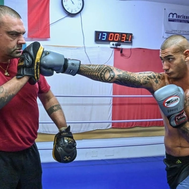 Boxe a Montecassiano con un pugile locale. Sul ring il professionista Cacchiarelli