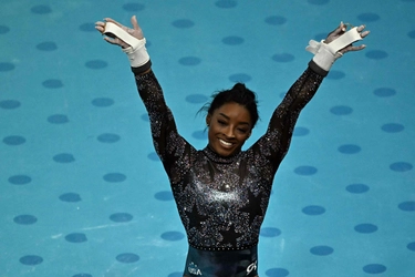 Simone Biles incanta Parigi 2024: da Tom Cruise a Lady Gaga, tutti pazzi per la regina della ginnastica