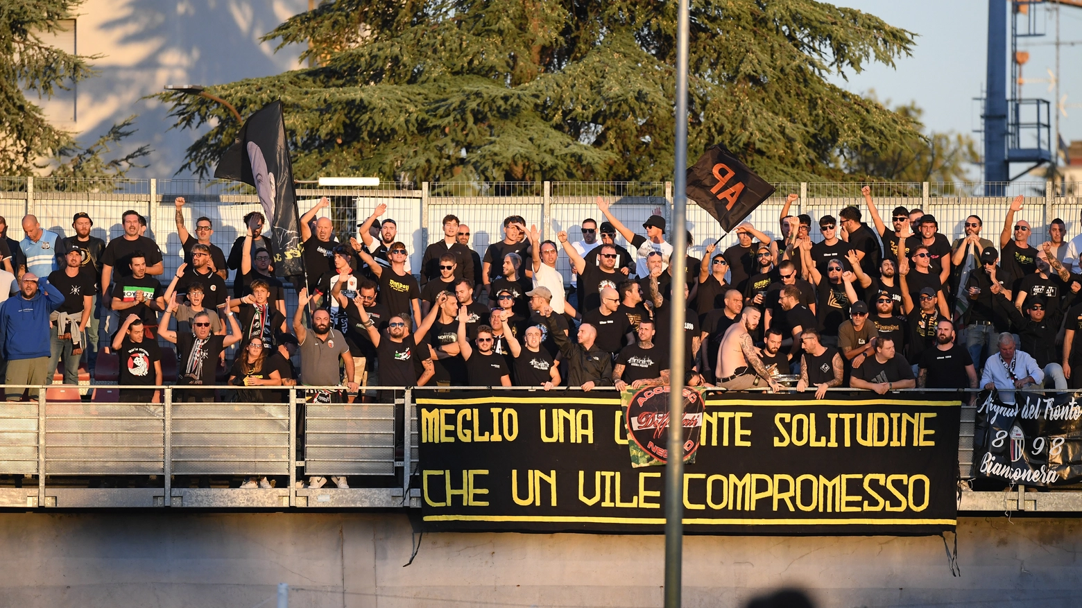 Oltre duecento tifosi bianconeri presenti a Carpi (Foto Fiocchi)