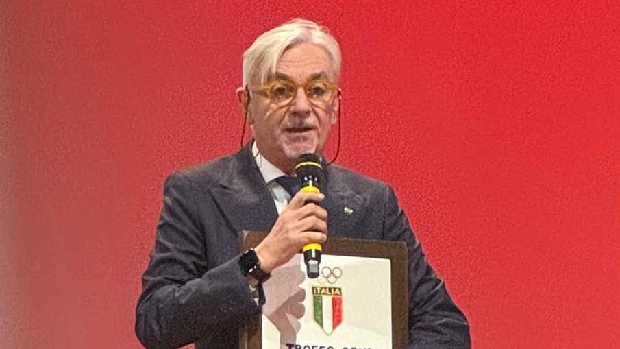 Il numero uno regionale ha ricevuto il riconoscimento dal presidente Malagò. Dondi e il Coni premiati per il trionfo in Sicilia