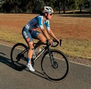 https://sport.quotidiano.net/image-service/view/acePublic/alias/contentid/M2RhNDU2NzgtNTk2Zi00/0/ciclismo-barbieri-5a-in-australia.jpeg