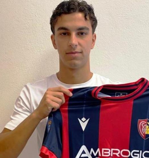 https://sport.quotidiano.net/image-service/view/acePublic/alias/contentid/M2U4MDlkM2QtNjk2OS00/0/follogavo-dagata-e-kondaj-salutano-il-primo-va-alla-palmese-il-secondo-allaquila.jpeg
