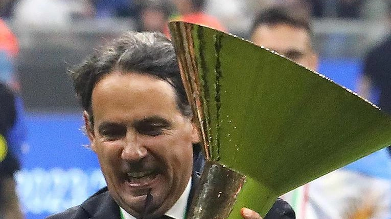 Al Meazza, festa per il ventesimo scudetto dell'Inter con i protagonisti del passato e l'allenatore Inzaghi premiato come miglior tecnico di aprile.
