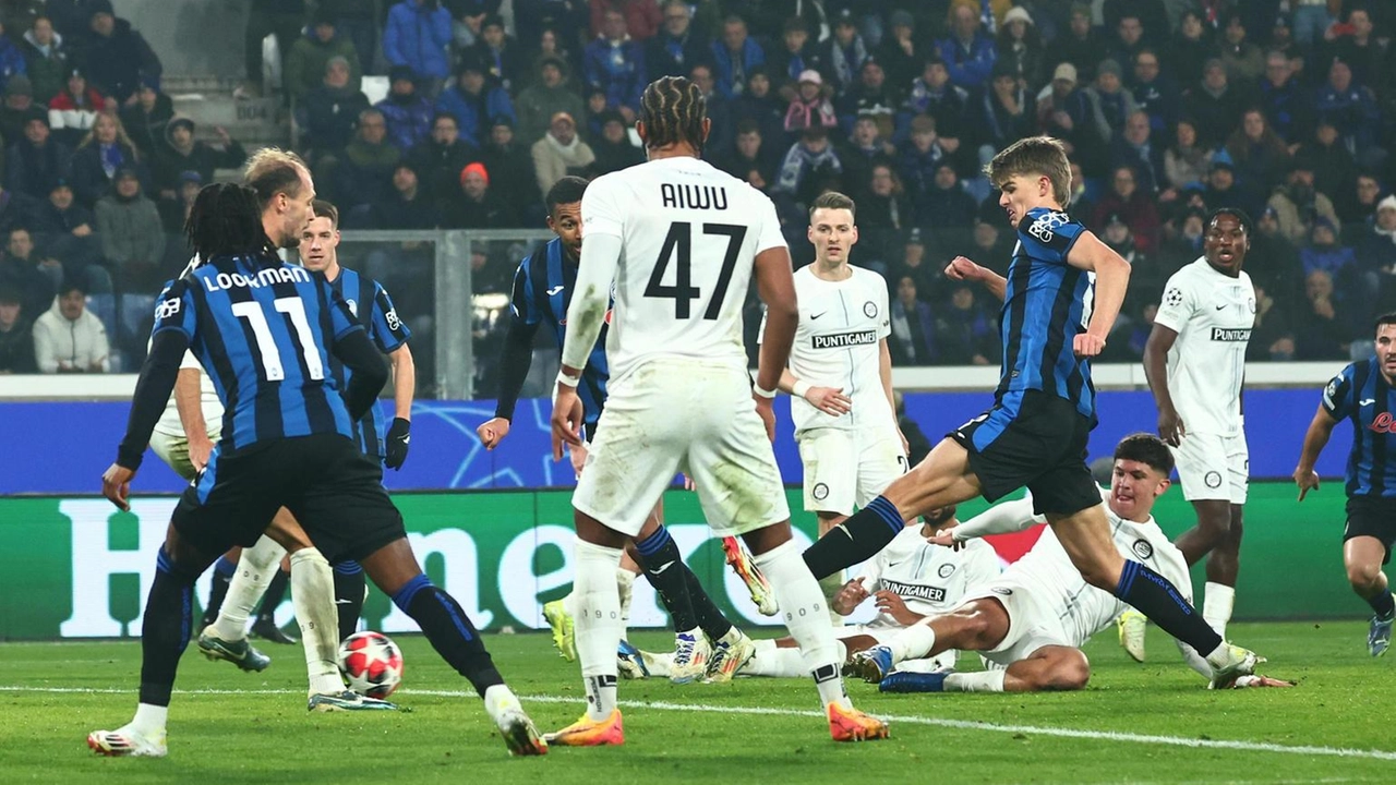 La terza rete dell’Atalanta messa a segno da Charles De Ketelaere: per i nerazzurri una serata di festa e qualificazione al sicuro La terza rete dell’Atalanta messa a segno da Charles De Ketelaere: per i nerazzurri una serata di festa e qualificazione al sicuro