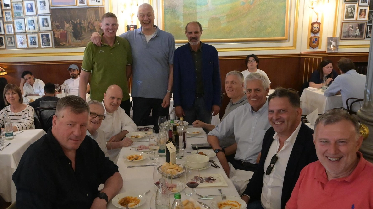 La reunion di Villalta, Brunamonti, Bonamico & Co.. Così i ’figli della stella’ fanno festa a tavola