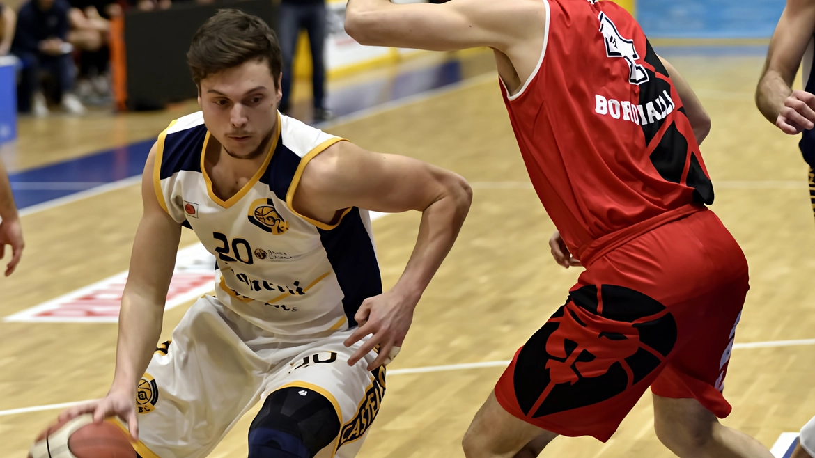 Il capitano dell’Abc Pietro Cantini che dopo un mese di preparazione domani esordirà con i gialloblù. al Pala Betti contro Cecina