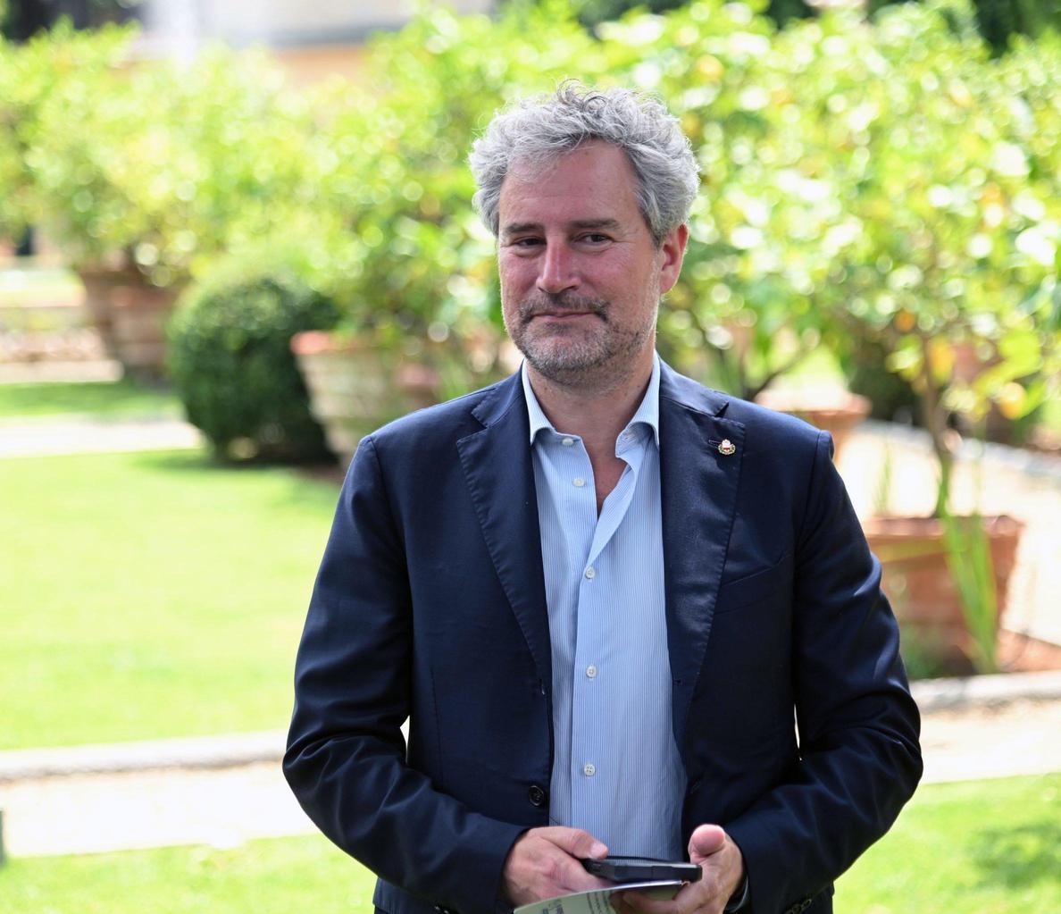 https://sport.quotidiano.net/image-service/view/acePublic/alias/contentid/MDE4NWVkMmUtZjE4YS00/0/calcio-lucchese-e-lora-fatale-oggi-si-aprono-le-buste-del-bando.jpeg