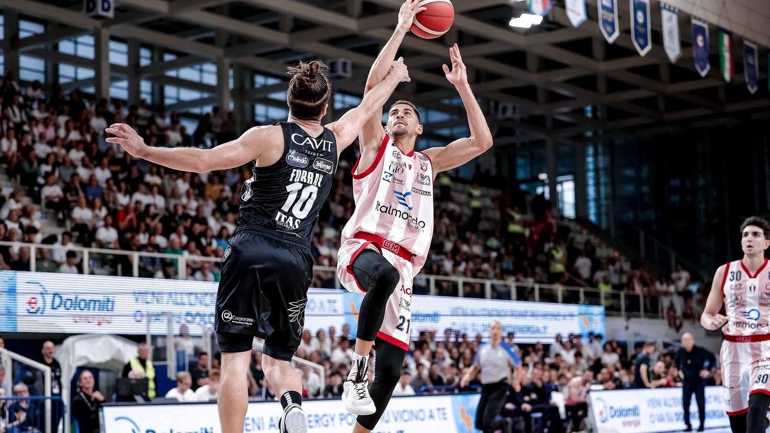 Basket, playoff Serie A: Milano batte Trento 87 69 e vola in semifinale