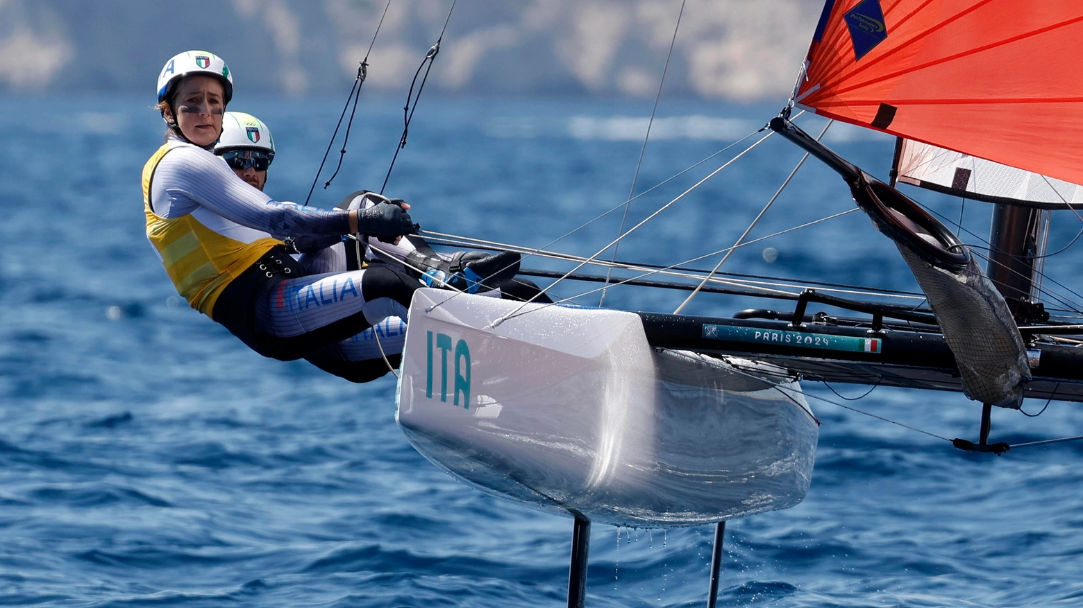 Apre la giornata il bronzo di Taddeucci nella 10 km di nuoto: seguono l'argento della coppia Casadei-Tacchini nella canoa sprint e l'oro, il decimo come a Tokyo, di Tita-Banti nella vela