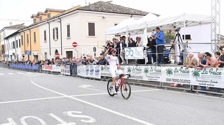 L'arrivo solitario di Leonardo Meccia