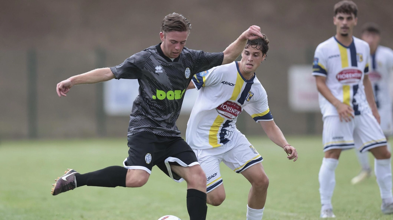 Il giovane senese Gabriele Di Paola torna a giocare per la sua città nella Robur Siena, con il sostegno di 1325 tifosi. Dopo un inizio positivo, si prepara per la sfida contro il Montevarchi in Serie D, conciliando lo studio universitario con la passione per il calcio.