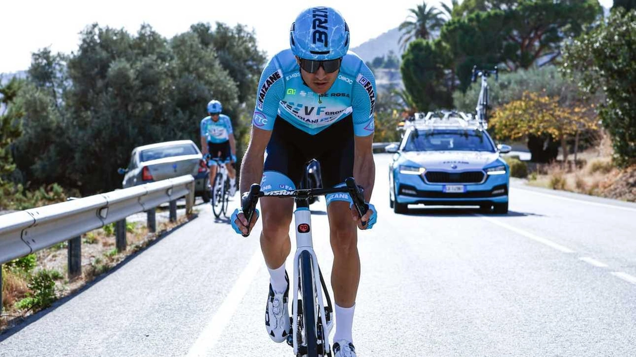 Il team VF Group Bardiani-CSF Faizanè si distingue per la sua giovane età media e punta sui giovani talenti nel ciclismo. Il team VF Group Bardiani-CSF Faizanè si distingue per la sua giovane età media e punta sui giovani talenti nel ciclismo.