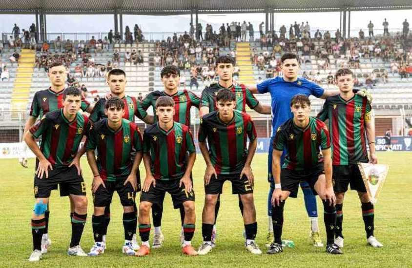 https://sport.quotidiano.net/image-service/view/acePublic/alias/contentid/MDM5ZDQ3MDQtMTA0OC00/0/la-ternana-under-17-vince-lo-scudetto-dalessandro-e-un-traguardo-storico.jpeg
