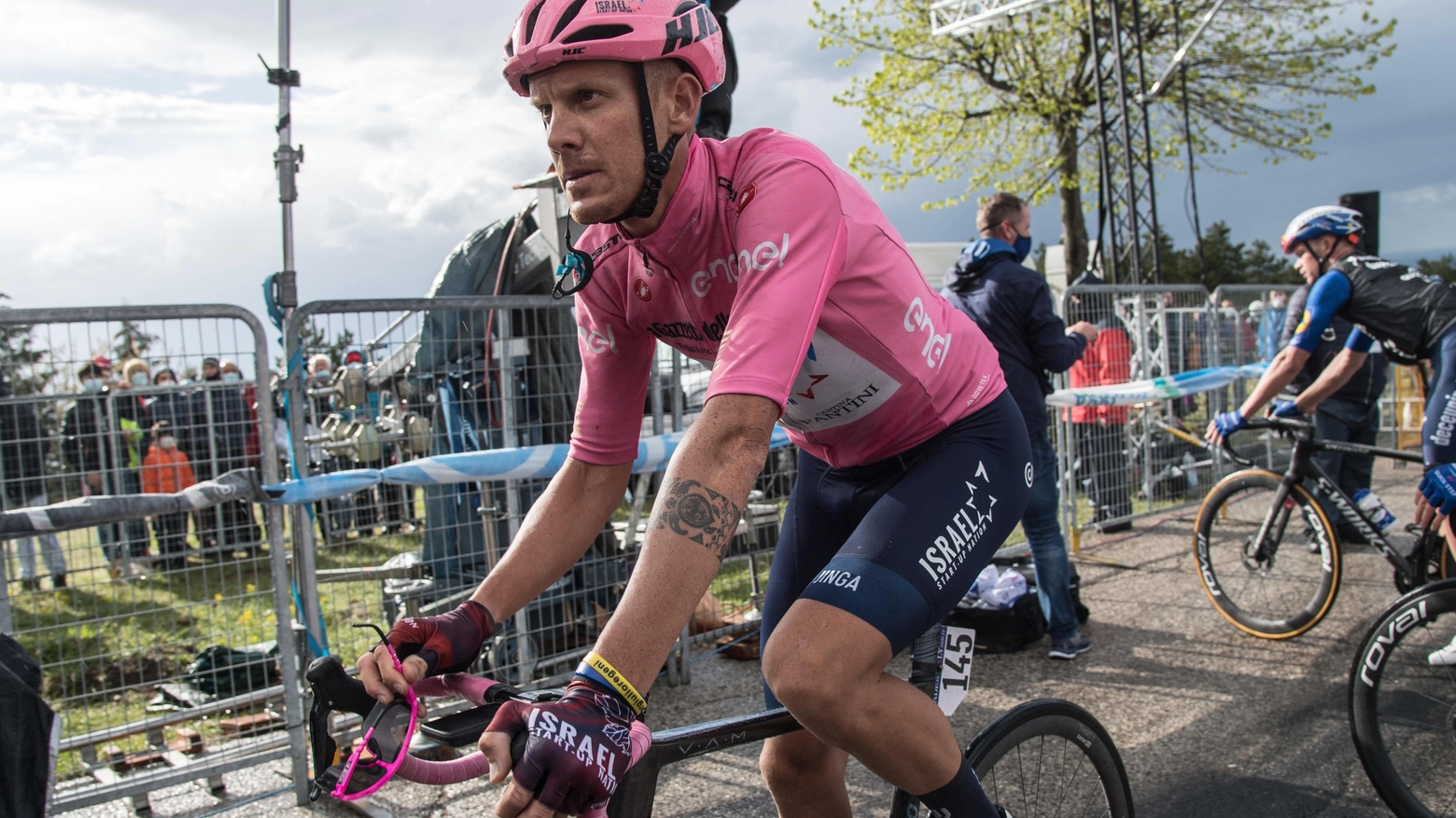 Alessandro De Marchi in rosa nel 2021, l'ultimo italiano leader della classifica (Ansa)