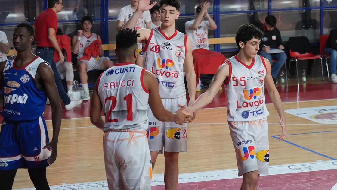 https://sport.quotidiano.net/image-service/view/acePublic/alias/contentid/MDNmZjRkYTEtNDFjMC00/0/andrea-costa-illusa-battuta-e-contestata-colpo-monferrato-nel-finale-lincubo-continua.jpeg?f=16:9&w=1200&h=630