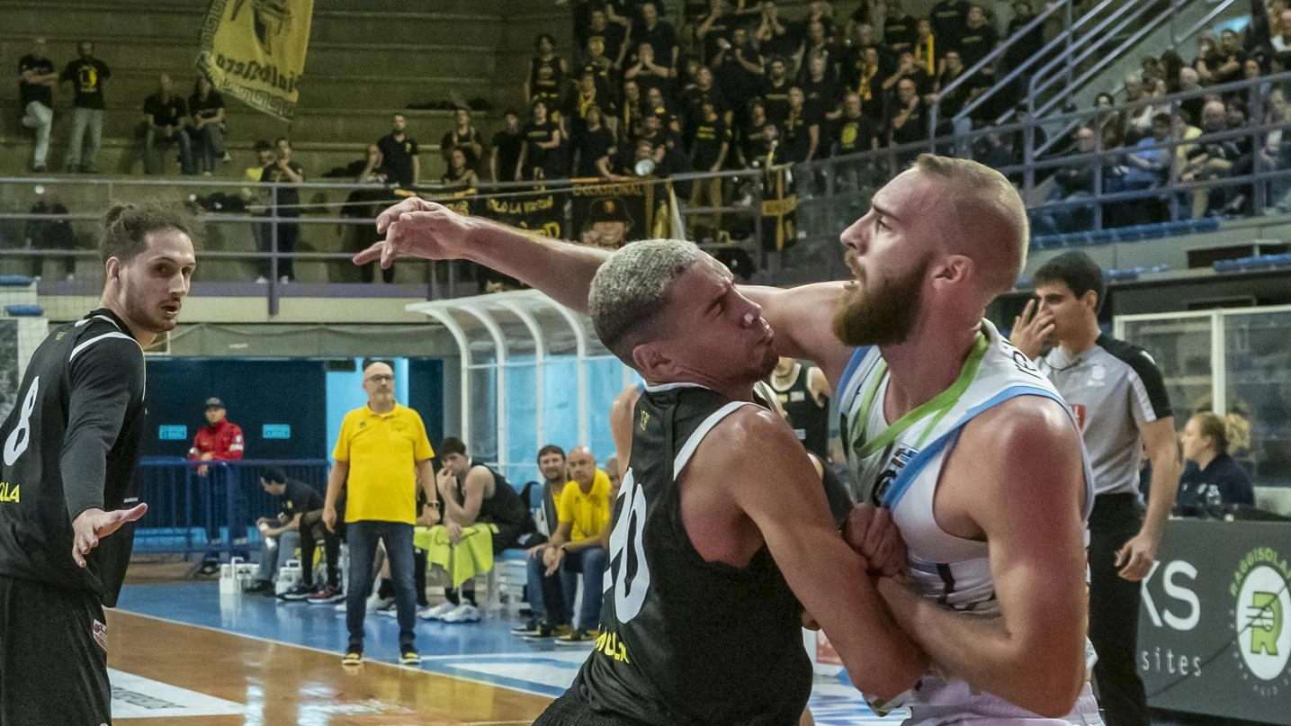 La Virtus butta via il derby a Faenza. Vaulet e Magagnoli non bastano