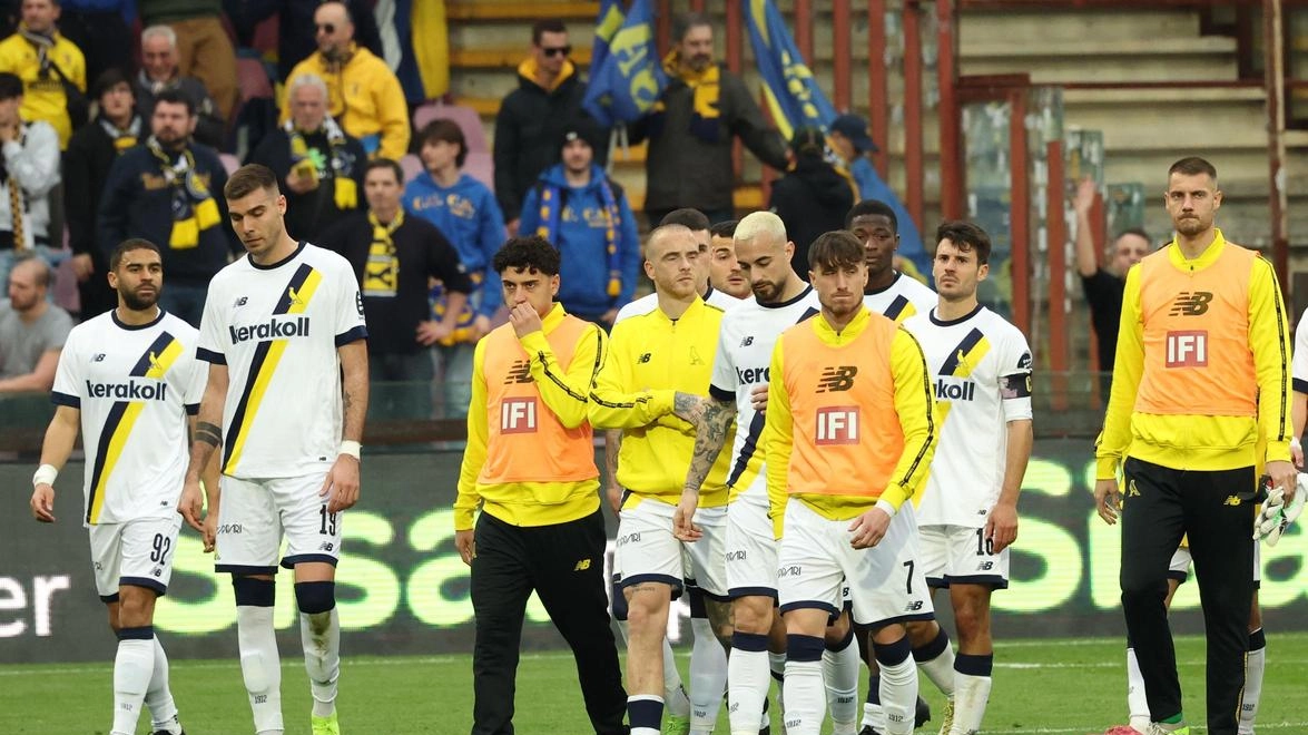 L’uscita dal campo del Modena sabato scorso all’Arechi (fotofiocchi) L’uscita dal campo del Modena sabato scorso all’Arechi (fotofiocchi)