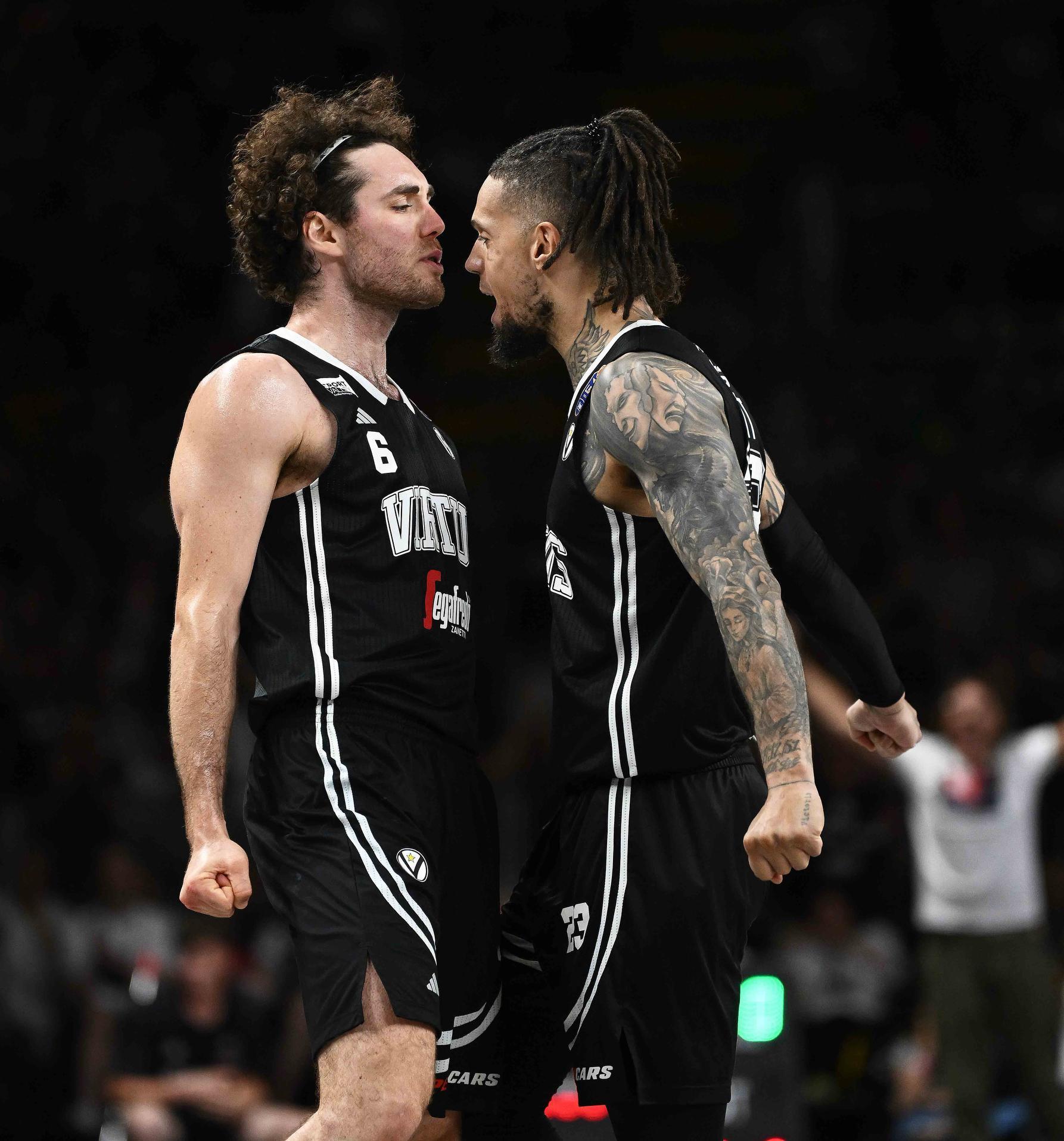 Daniel Hackett guida la Virtus verso il 17° scudetto con difesa e leadership Daniel Hackett guida la Virtus verso il 17° scudetto con difesa e leadership