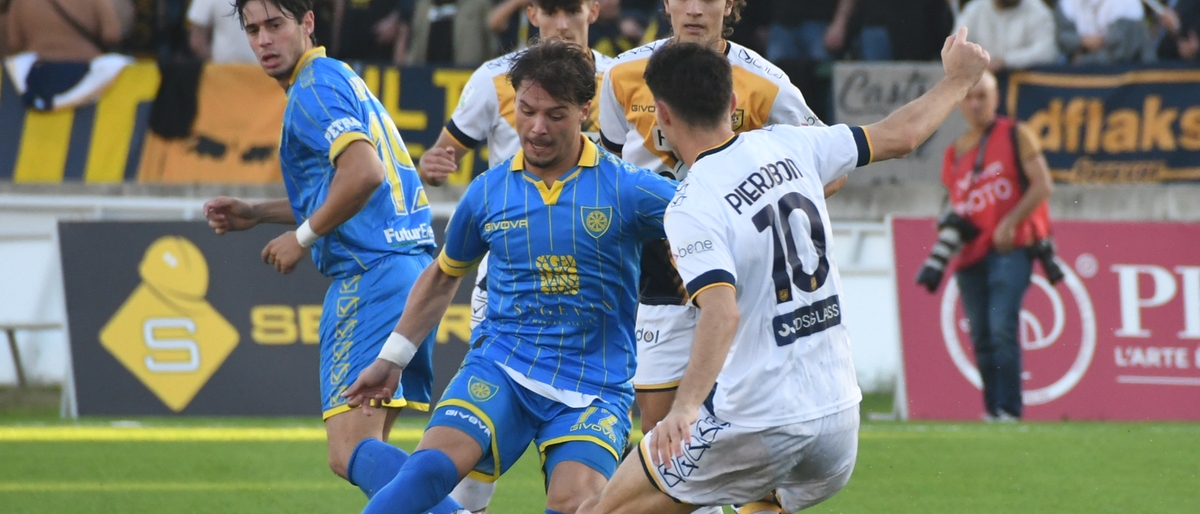 Carrarese-Juve Stabia 0-0, gli azzurri non brillano ma la serie positiva continua