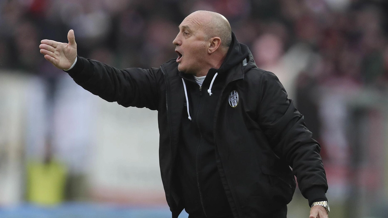 Sono state più uno sfogo che una conferenza stampa, le dichiarazioni di Lamberto Magrini (nella foto) al termine del derby.... Sono state più uno sfogo che una conferenza stampa, le dichiarazioni di Lamberto Magrini (nella foto) al termine del derby....