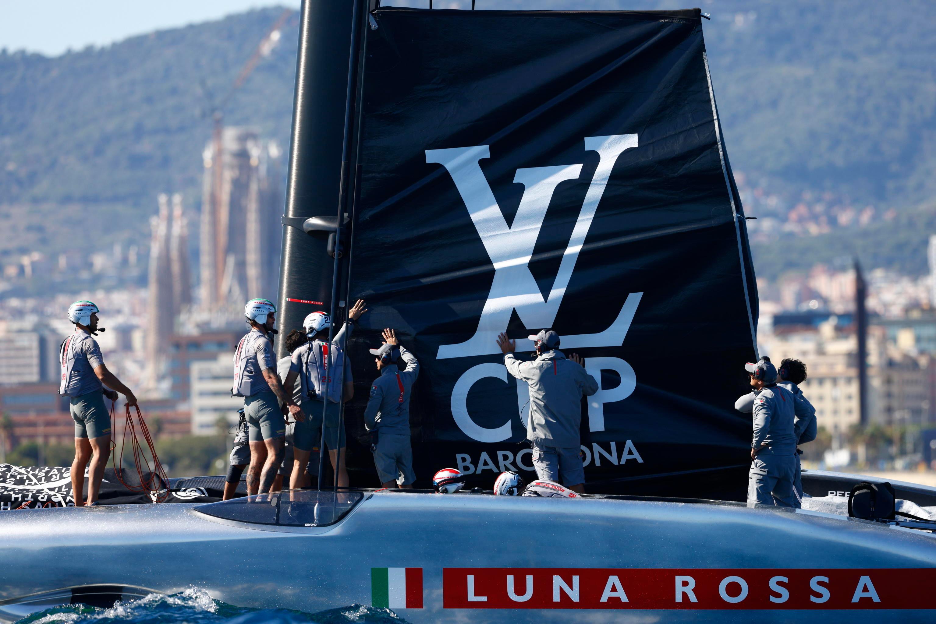 Louis Vuitton Cup oggi, Luna Rossa squalificata: si rompe un pezzo della randa, 2 1 per Ineos